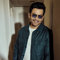PRITHVIRAJ SUKUMARAN WEARING WALKER SUN IN GREY / BLUE GRADIENT